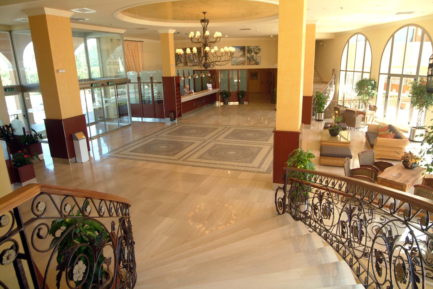 Ohtels-La-Hacienda-Lobby-49