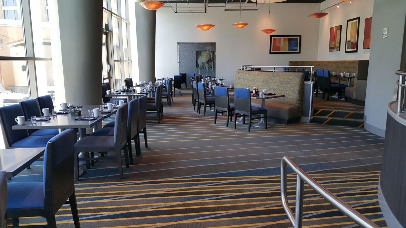 Anaheim-Marriott-Suites-Restaurant-17