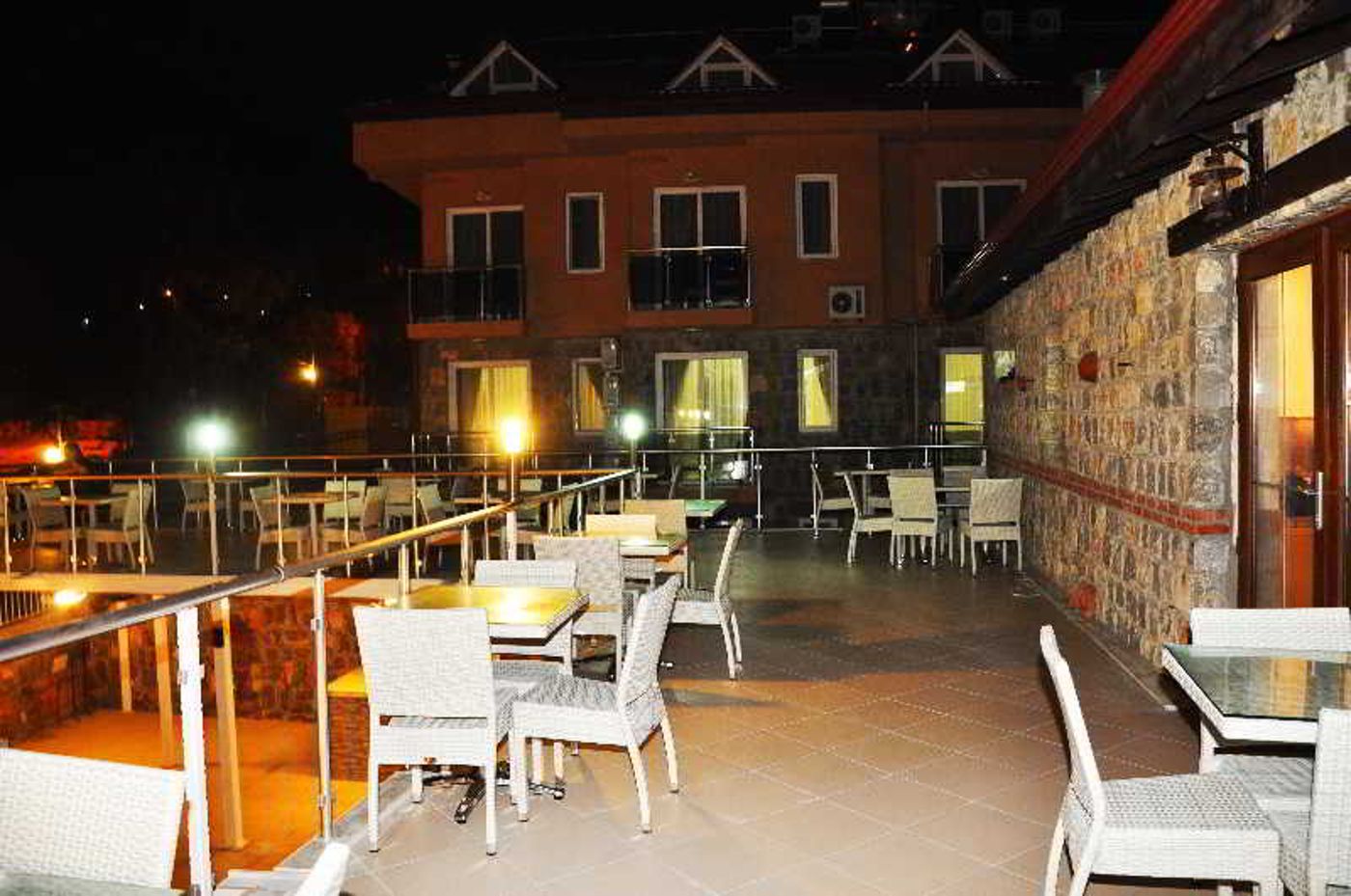 Flora-Palm-Resort-Restaurant-11