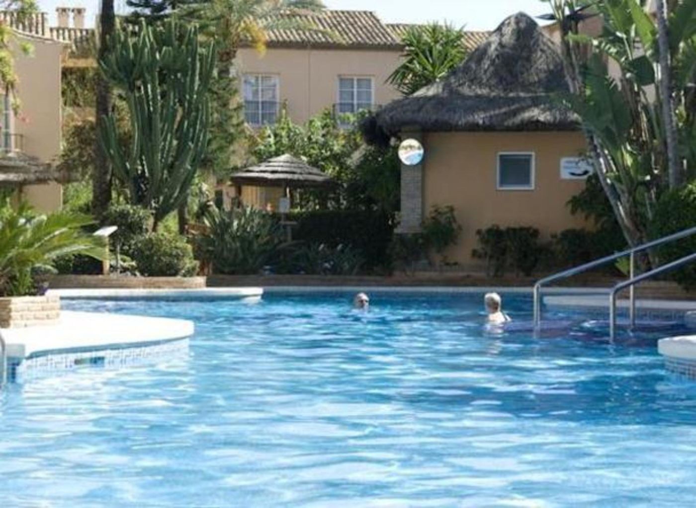 Muthu-Grangefield-Oasis-Pool-15