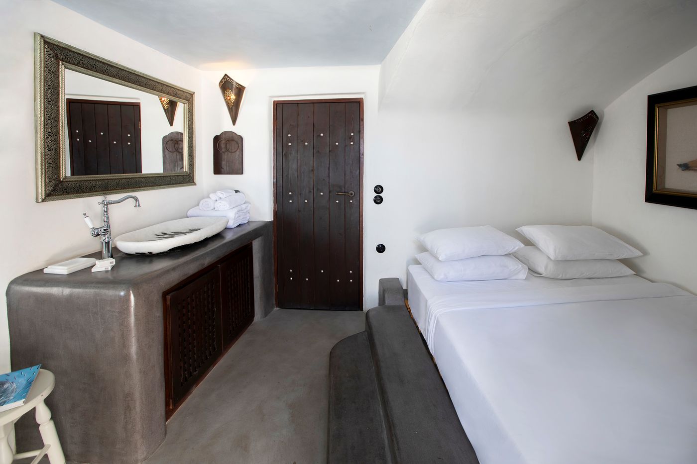 Ducato-Di-Oia-Room-9