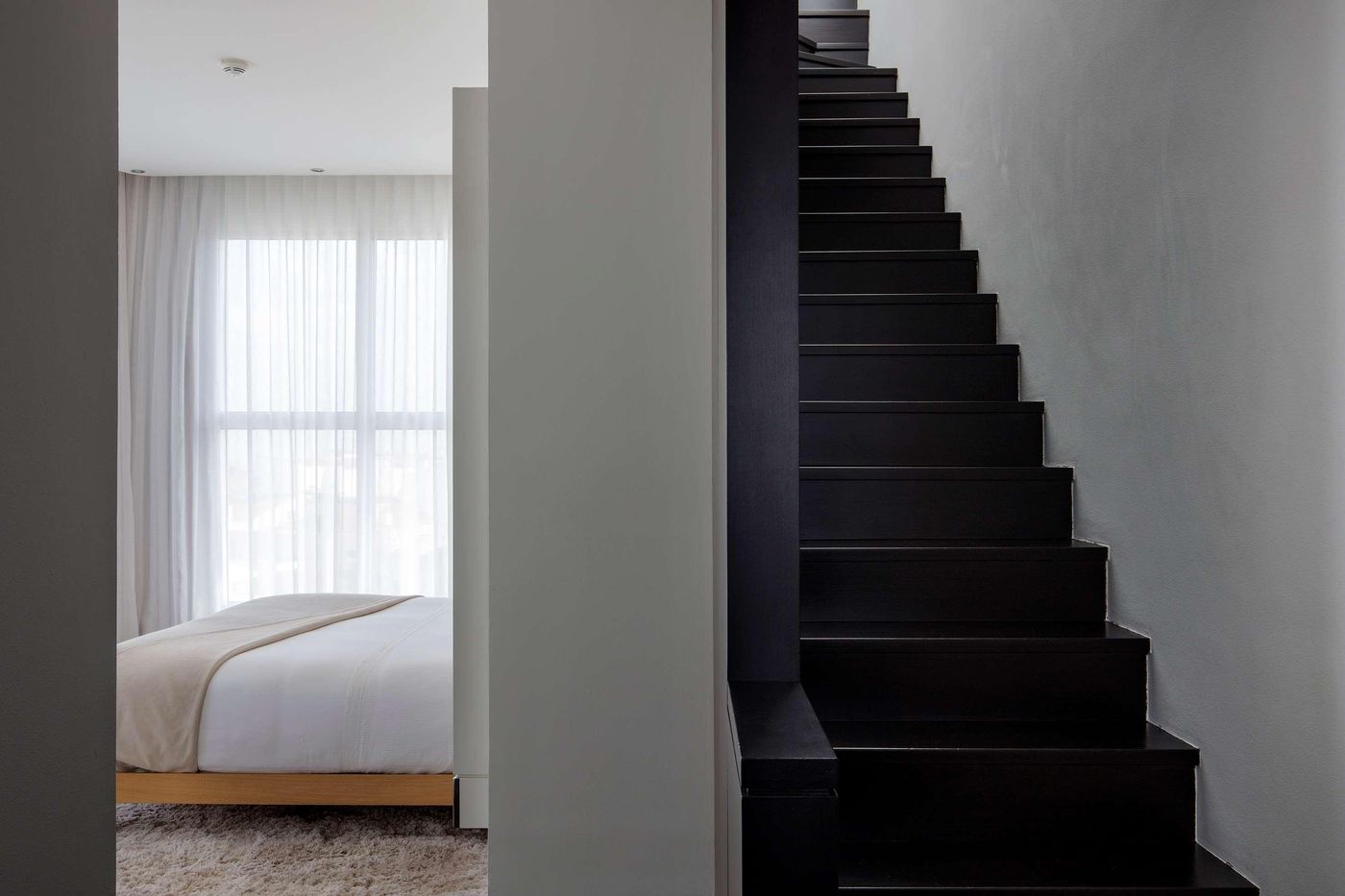 ME-Madrid-Reina-Victoria-Room-42