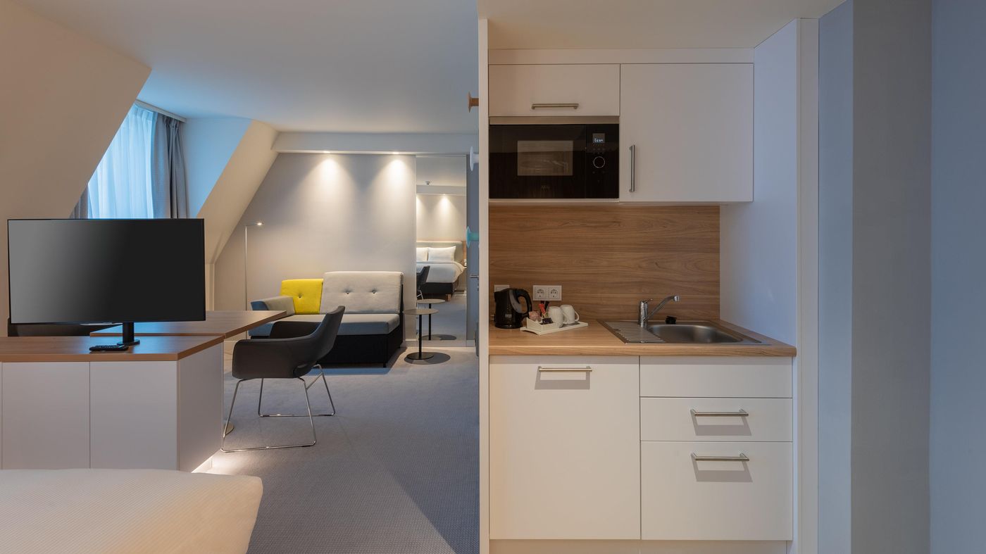 Holiday-Inn-Express-and-Suites-Potsdam-Room-11