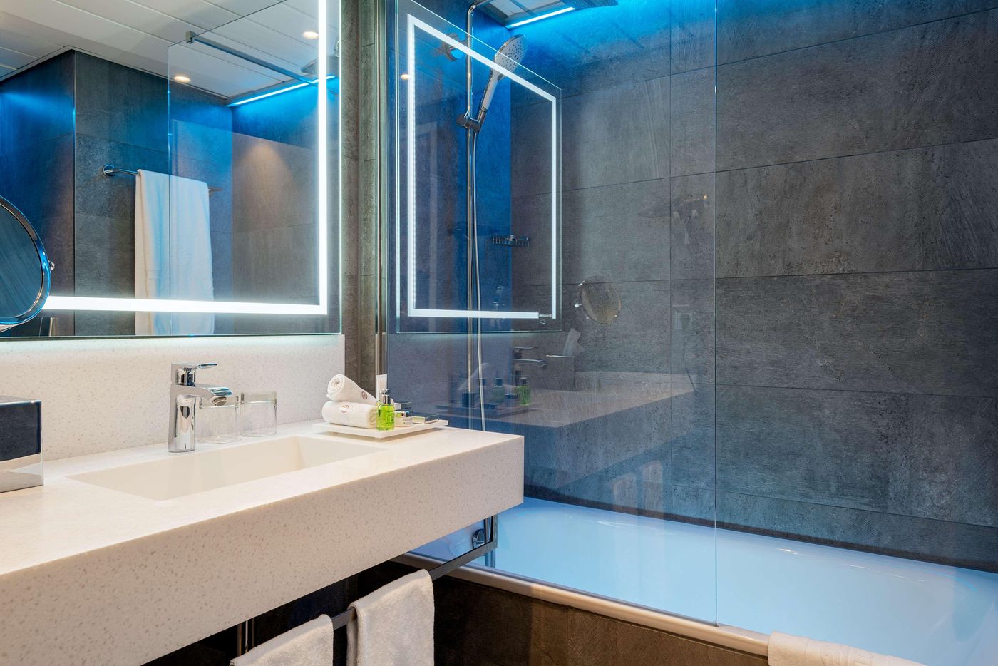 NH-Collection-Berlin-Mitte-am-Checkpoint-Charlie-Room-52