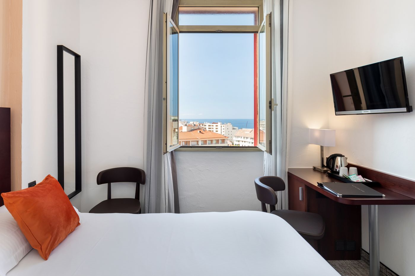 Hotel-Des-Orangers-Room-27