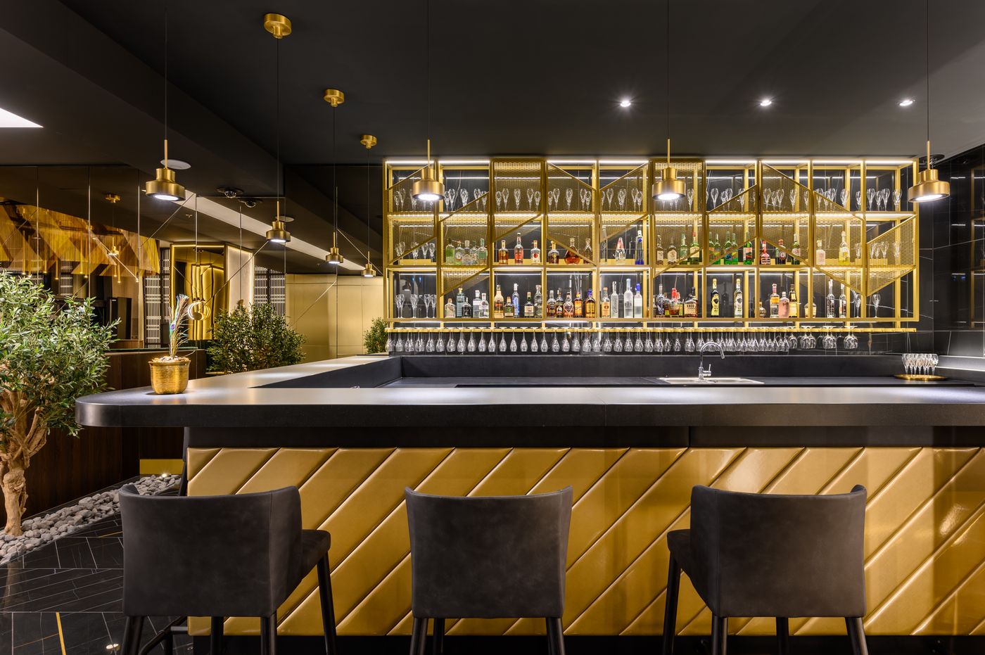 Hotel-Emerald---Suites-Bar-19