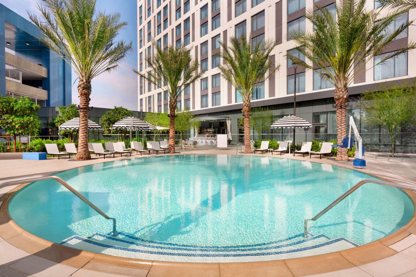 The-Viv-Hotel--Anaheim--a-Tribute-Portfolio-Hotel-Pool-1