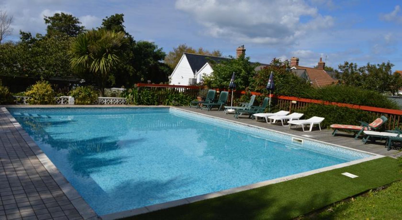 Le-Pommier-Hotel---Restaurant-Pool-41