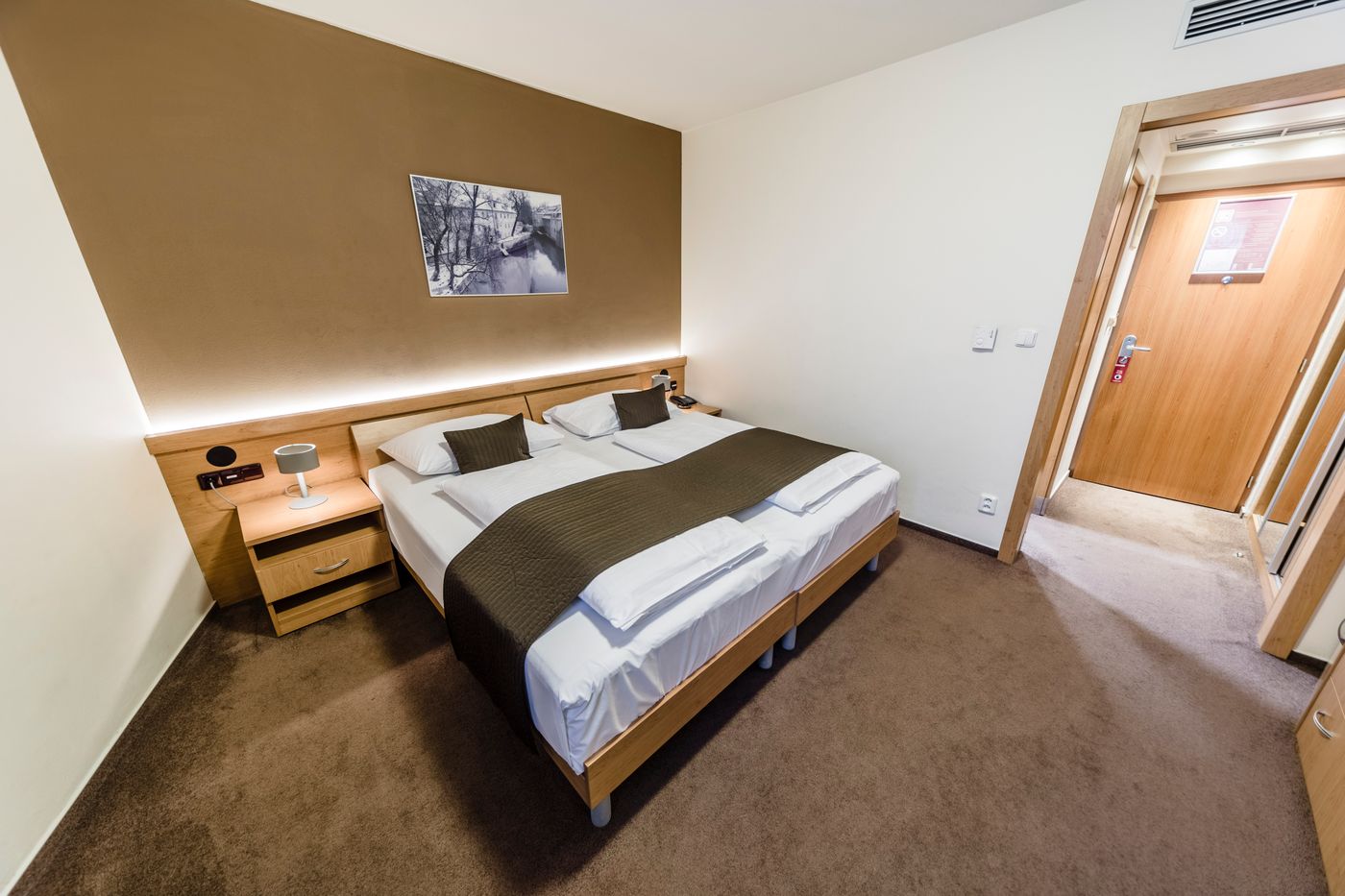 Archibald-City-Room-9