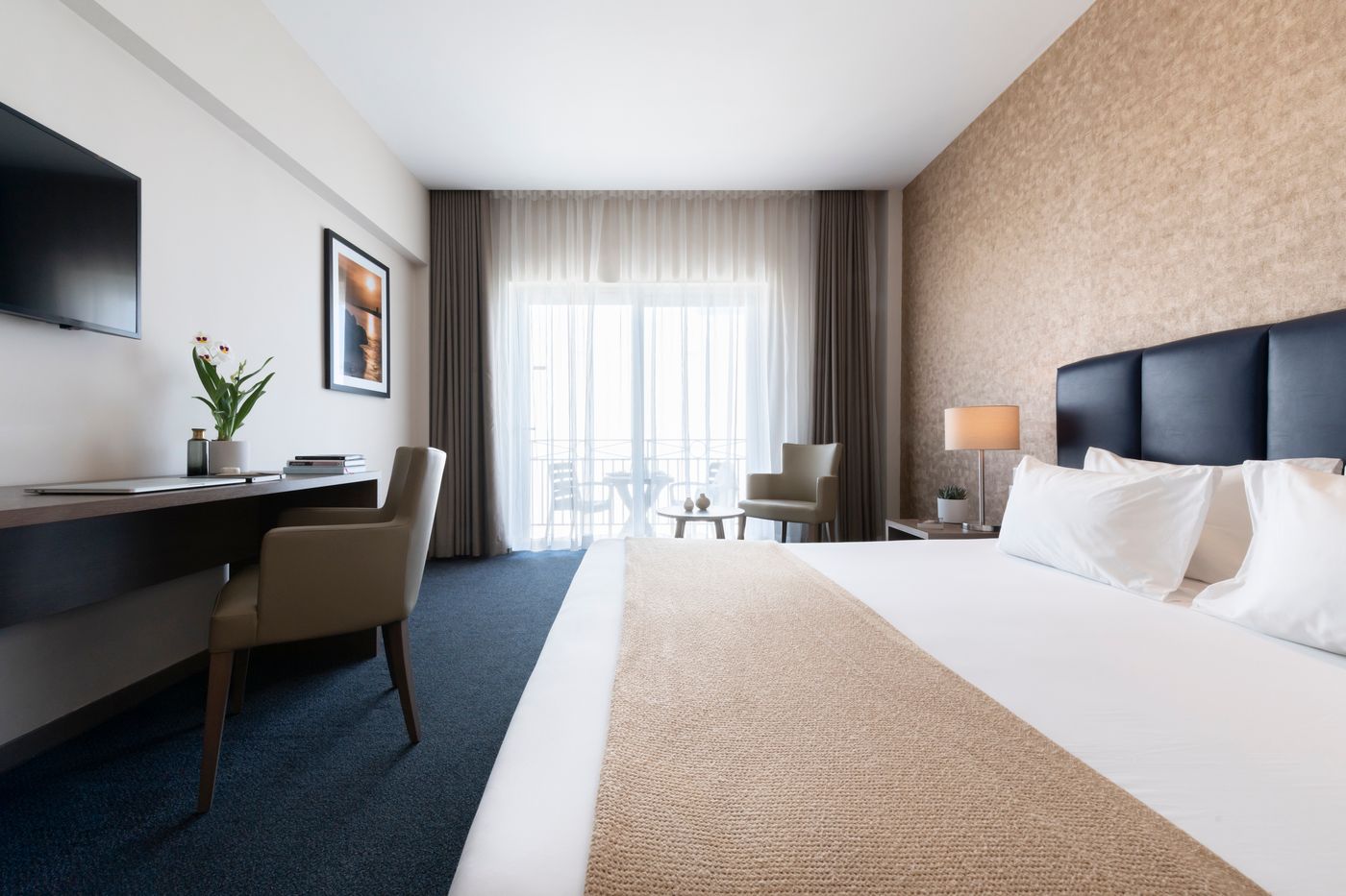 Waterfront-Hotel-Room-4