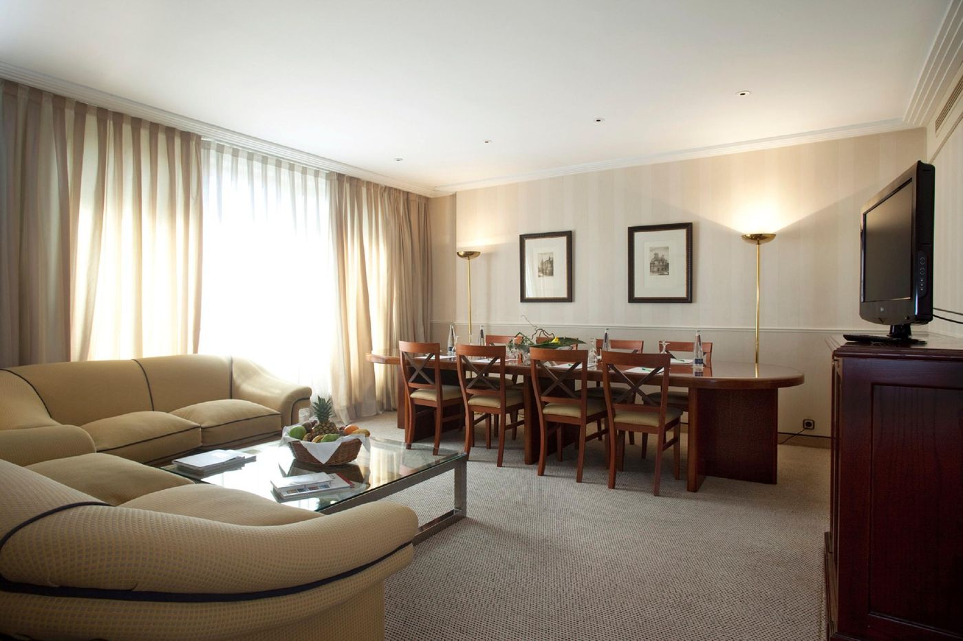 Courtyard-Madrid-Princesa-Room-38