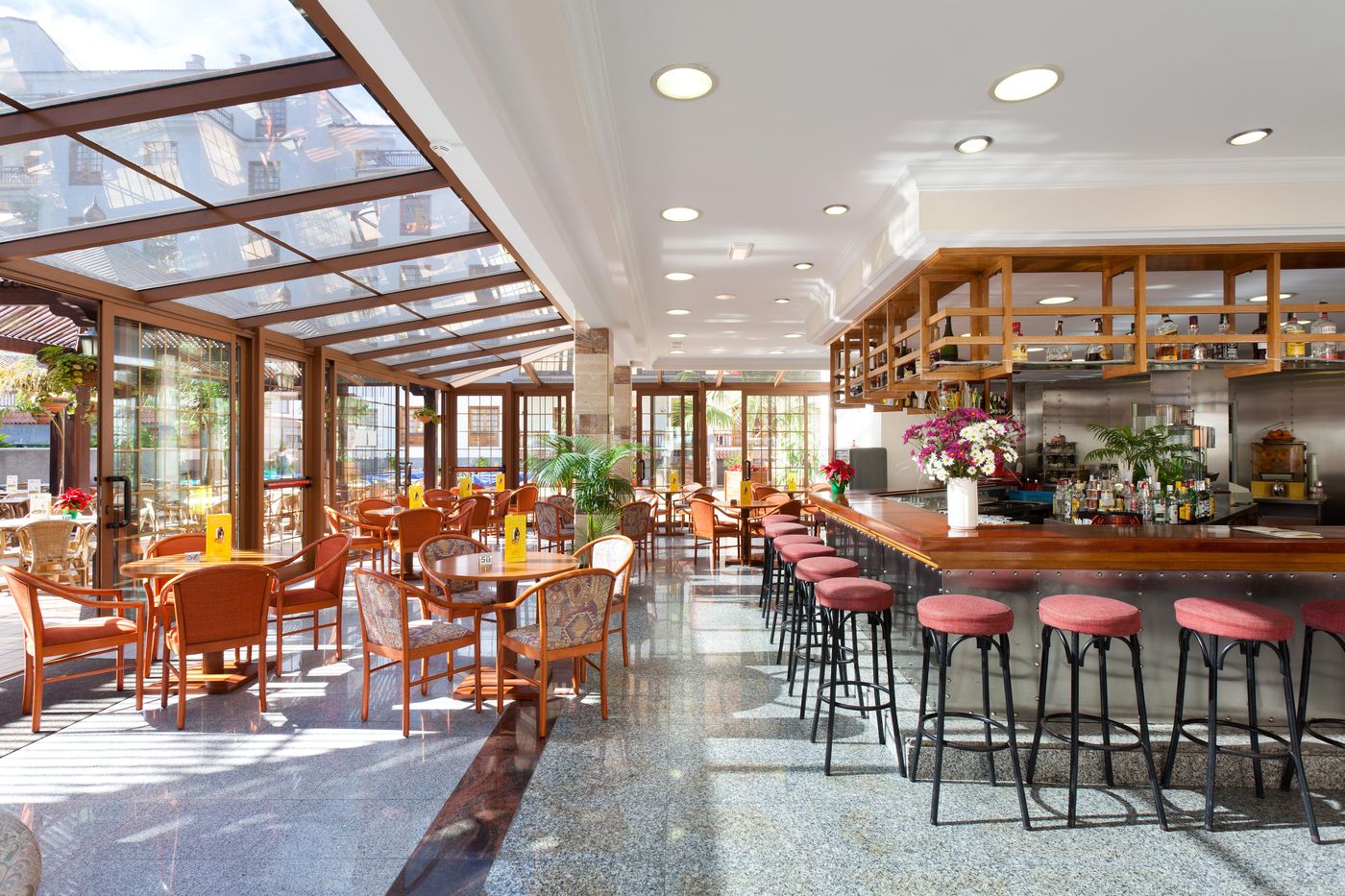 Apartamentos-Casablanca-Bar-22