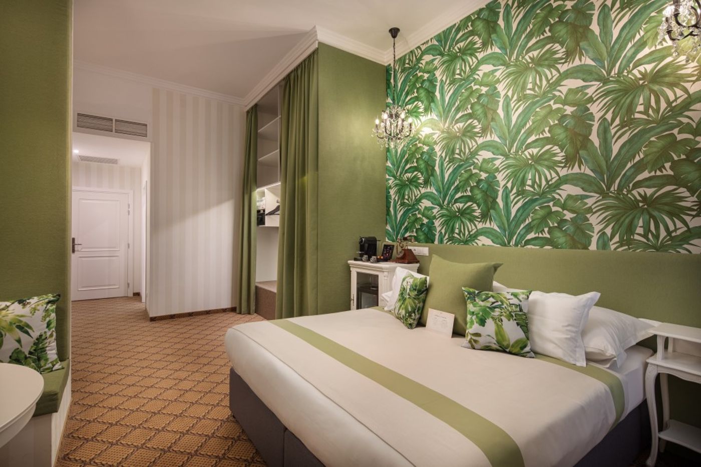 Mystery-Hotel-Budapest-Room-17