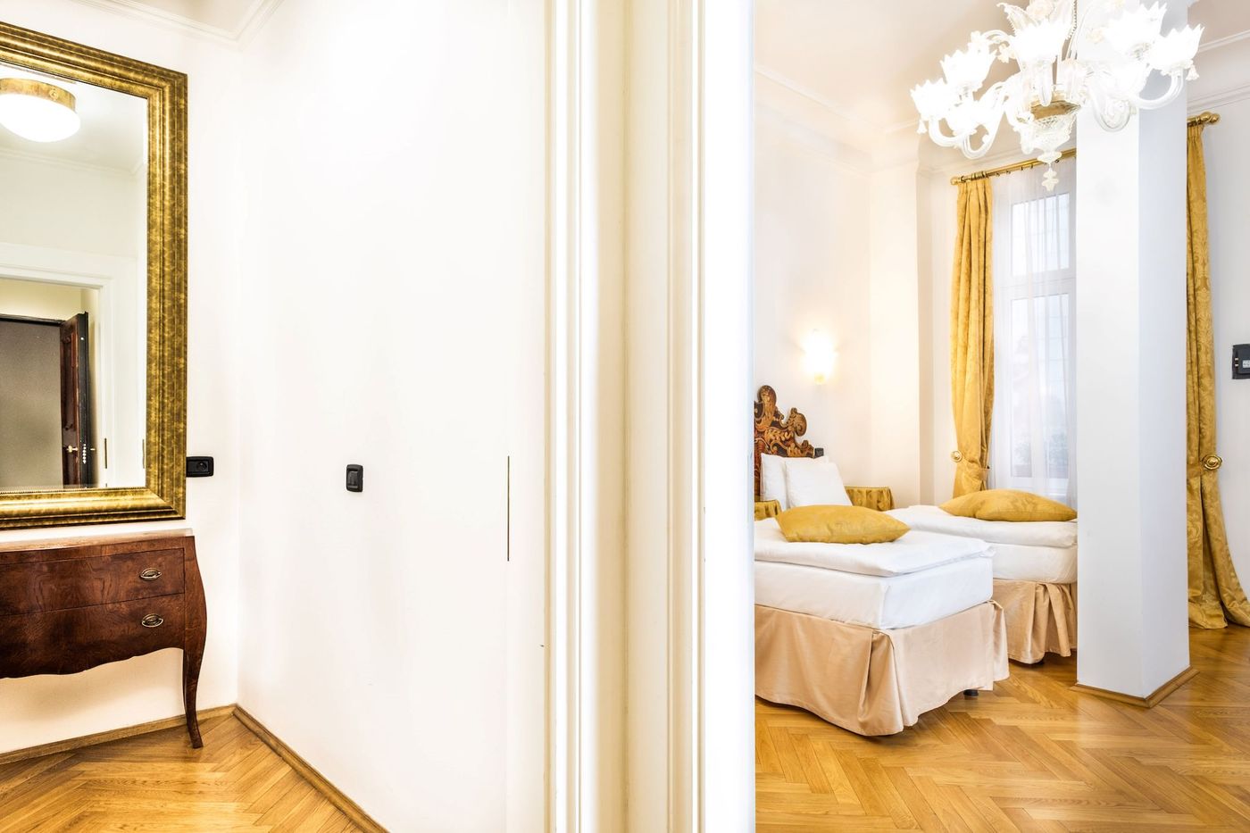 Charles-Bridge-Palace-Room-30