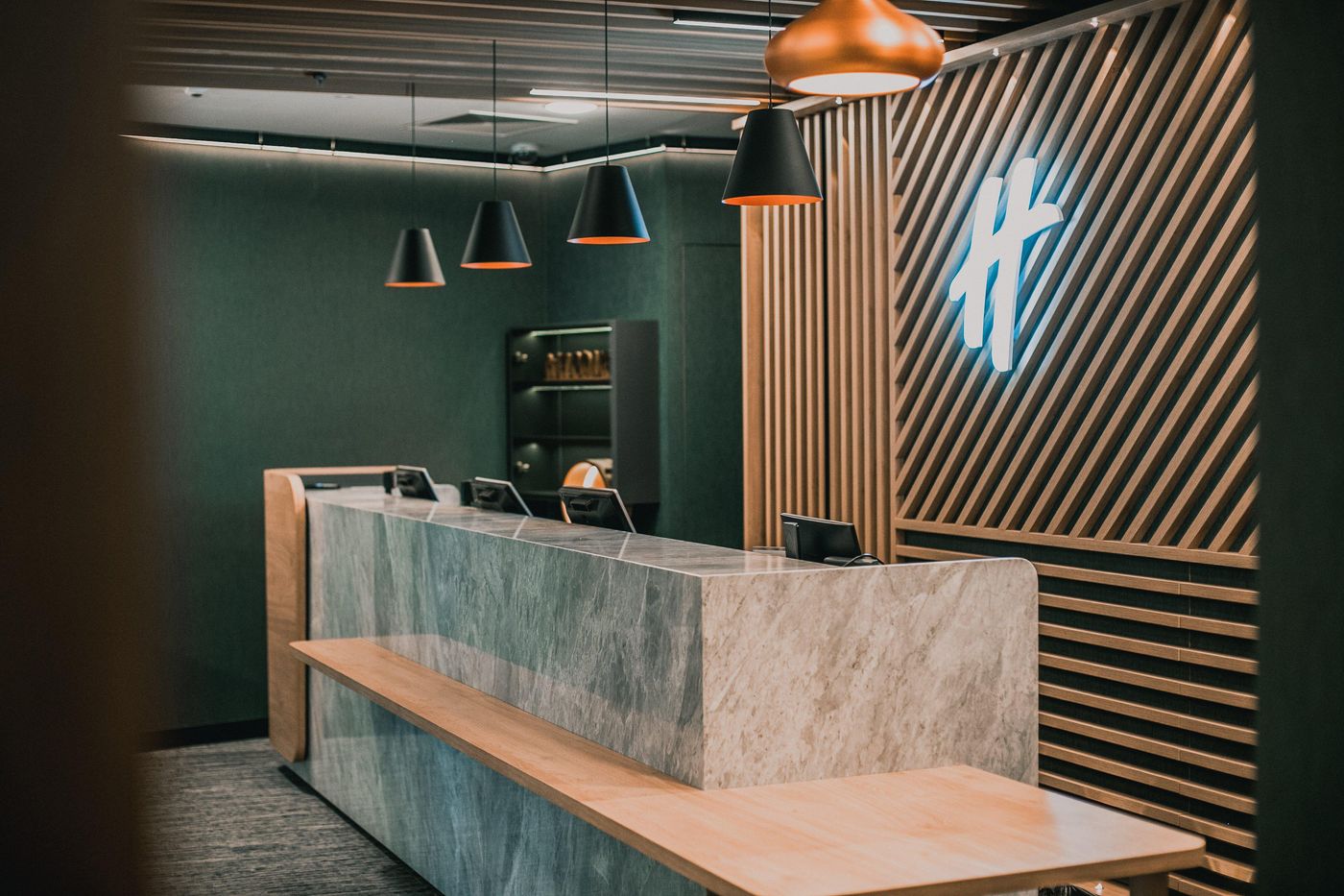 Holiday-Inn-Krakow-City-Centre-Lobby-22