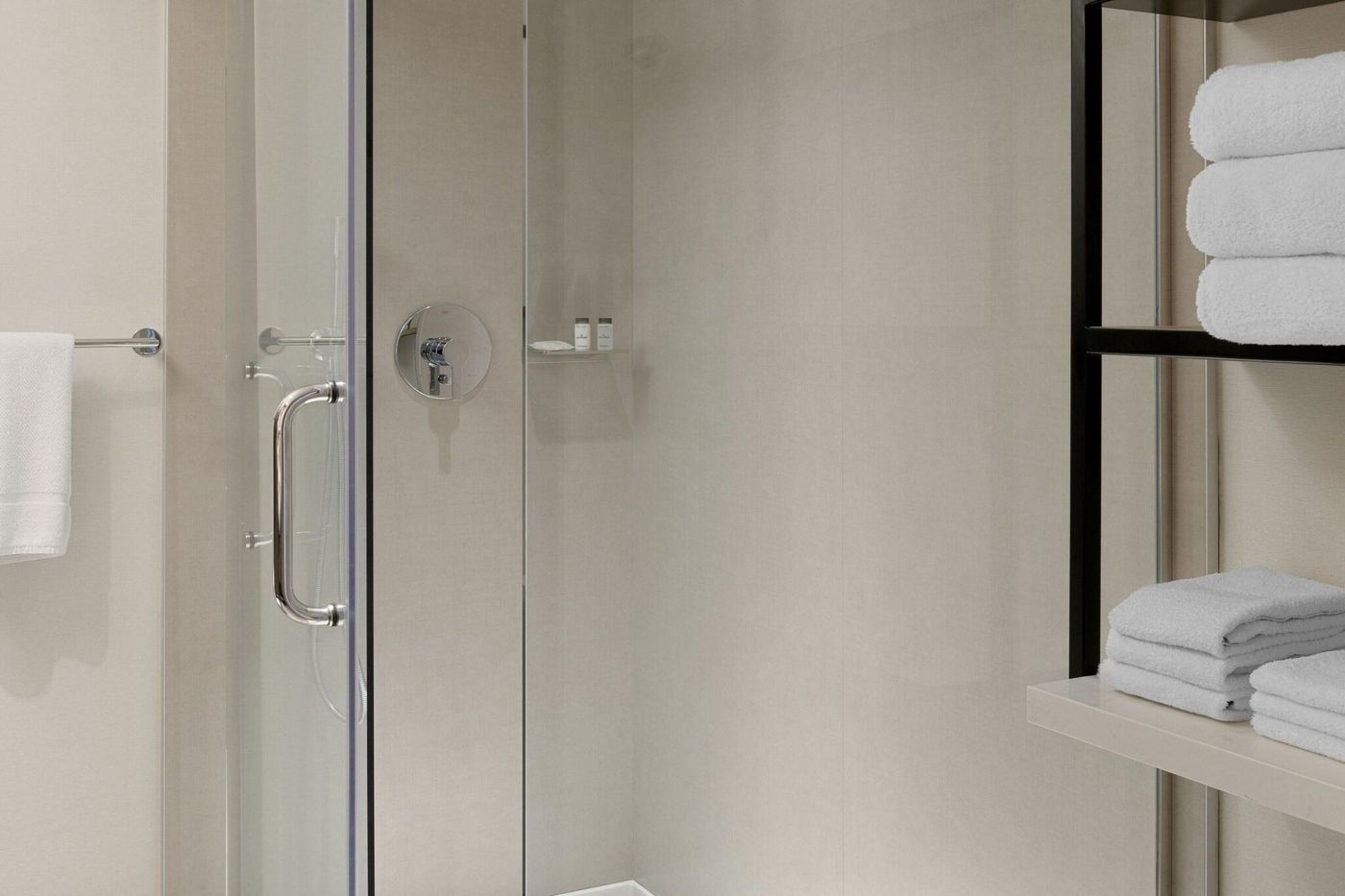 Sheraton-Park-Hotel-at-the-Anaheim-Resort-Room-50