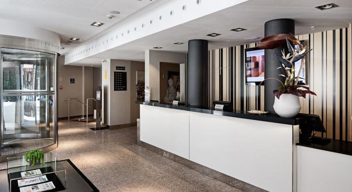 Catalonia-Plaza-Mayor-Lobby-21