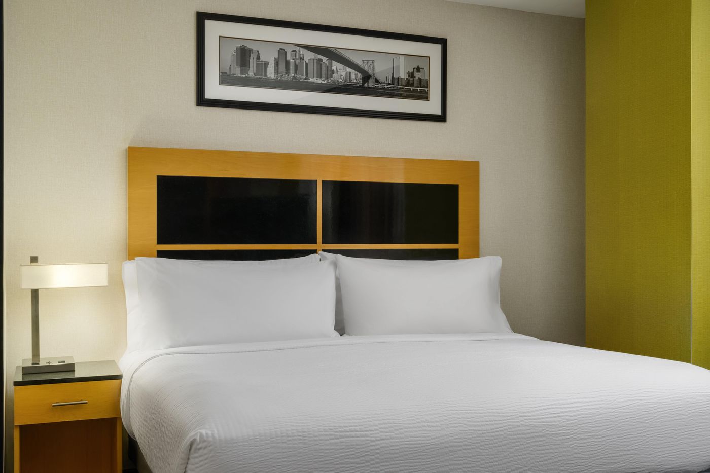 Holiday-Inn-Express-Wall-Street-Room-14