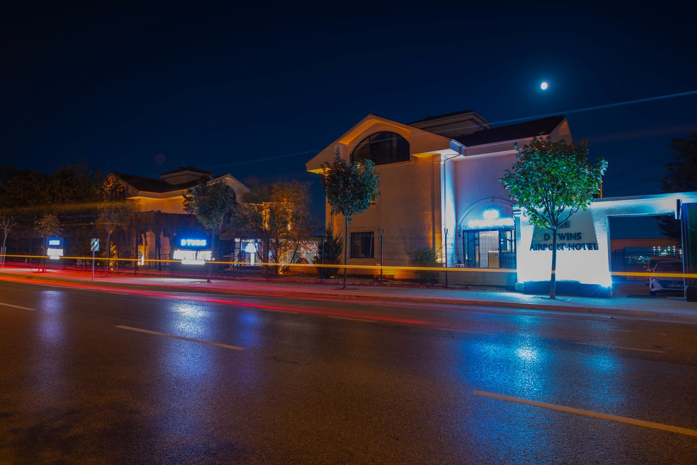 D-Twins-Airport-Hotel-General-view-6