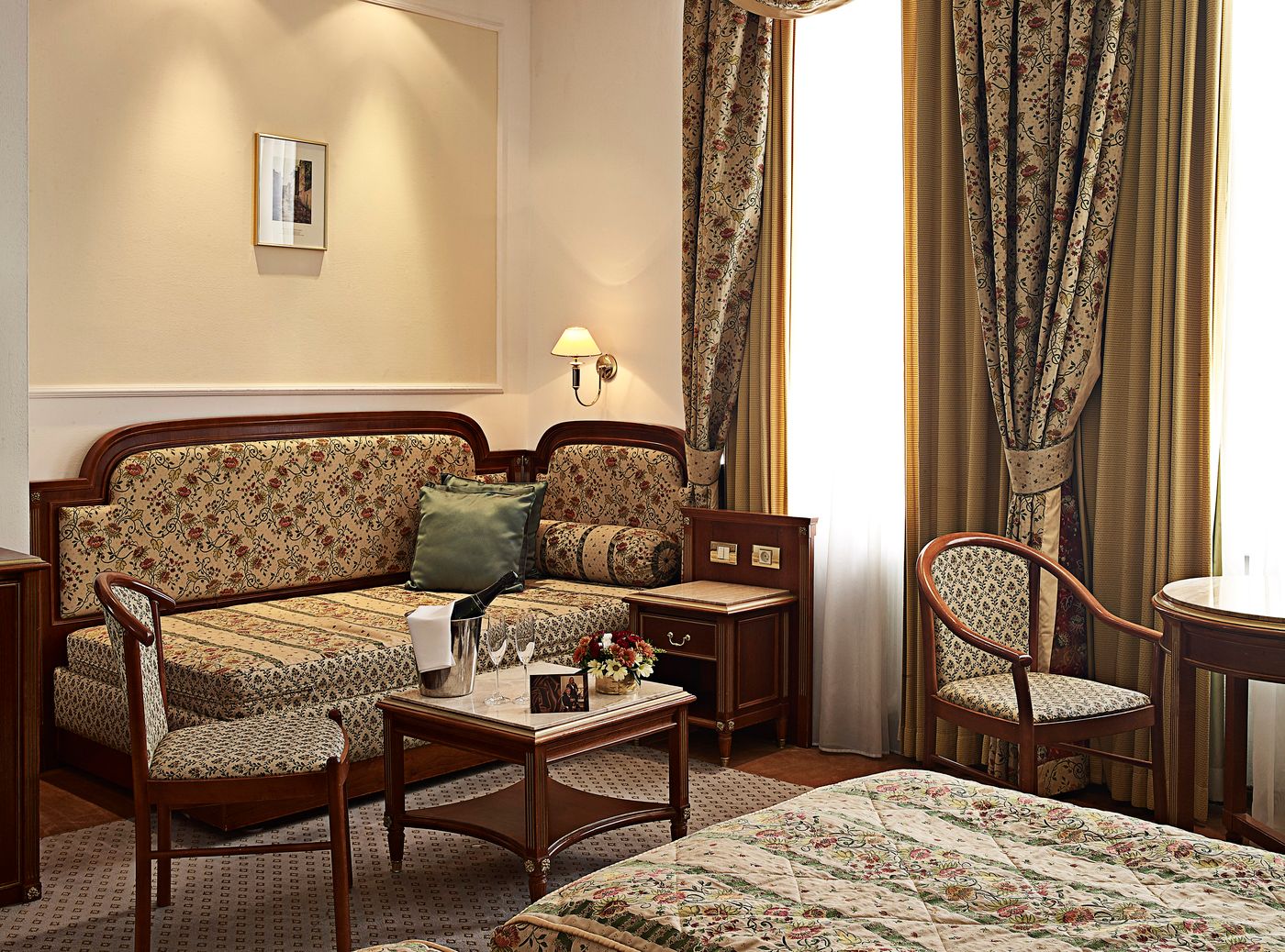 Ambassador-Zlat-----Husa-Room-17