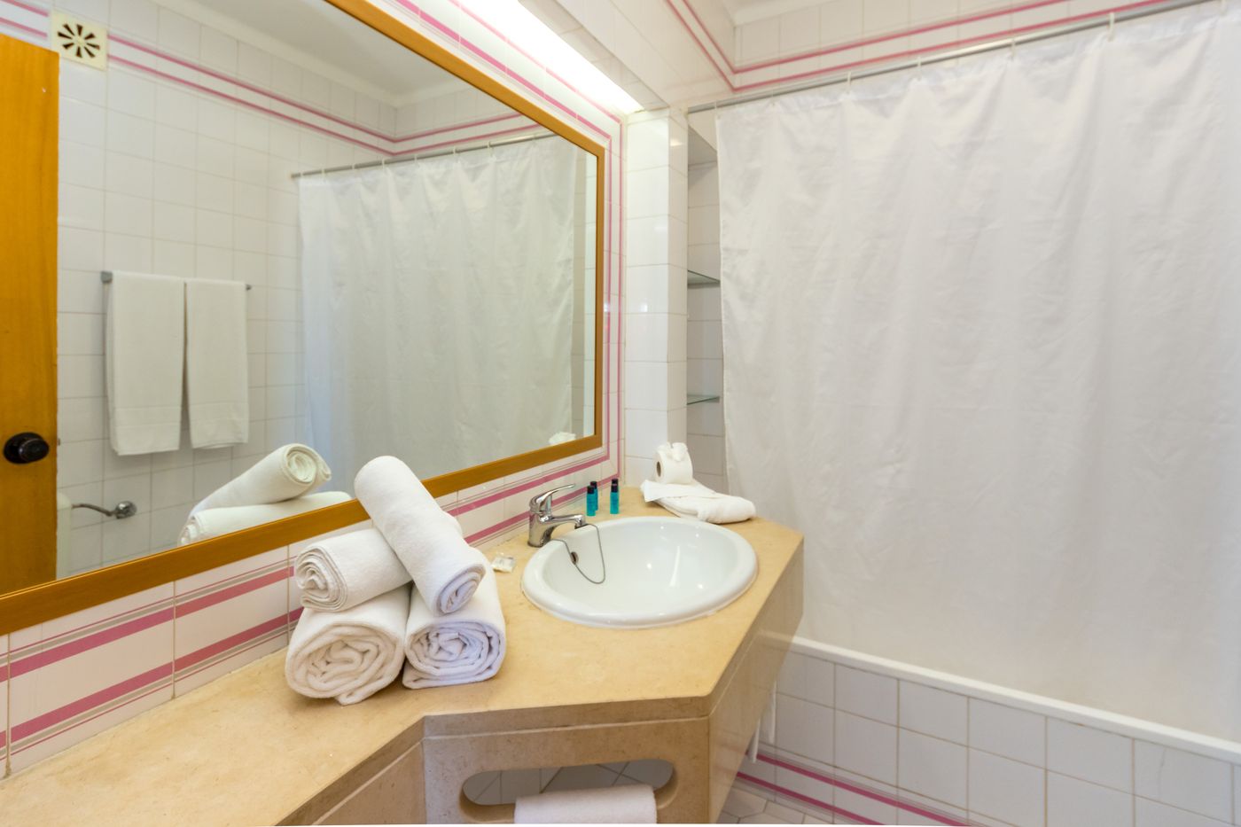 Janelas-do-Mar-Room-33