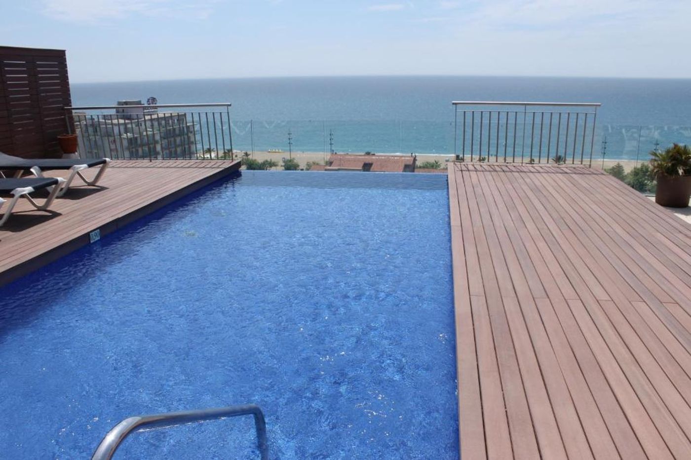 Checkin-Catalonia-Pool-39