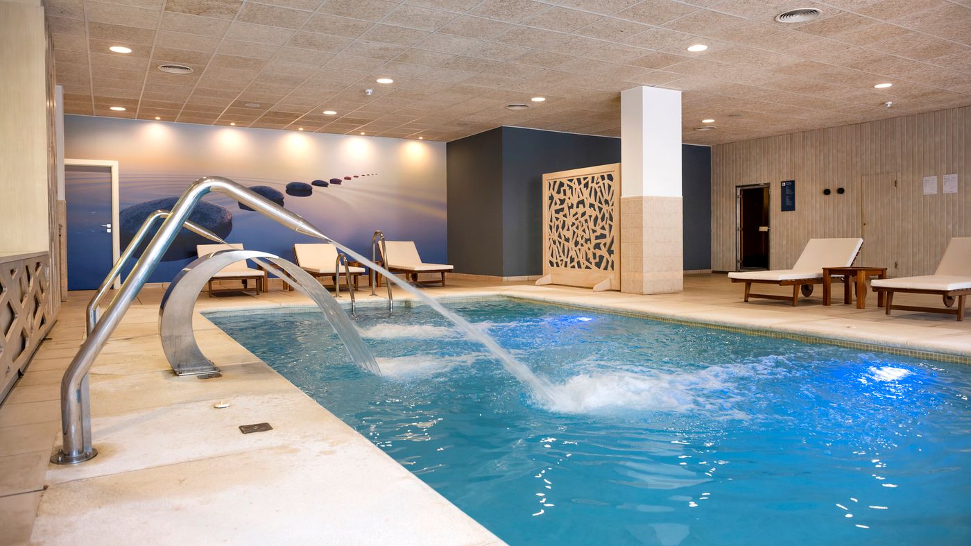 Barcelo-Punta-Umbr----a-Mar-Sports-and-Entertainment-73