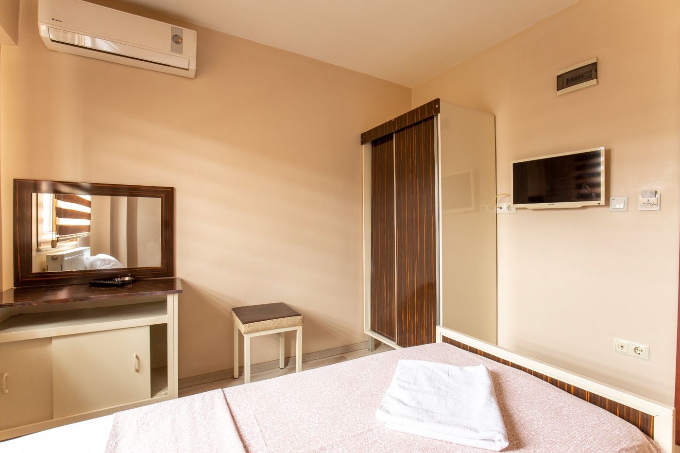 Beyoglu-Huzur-Hotel-Room-4