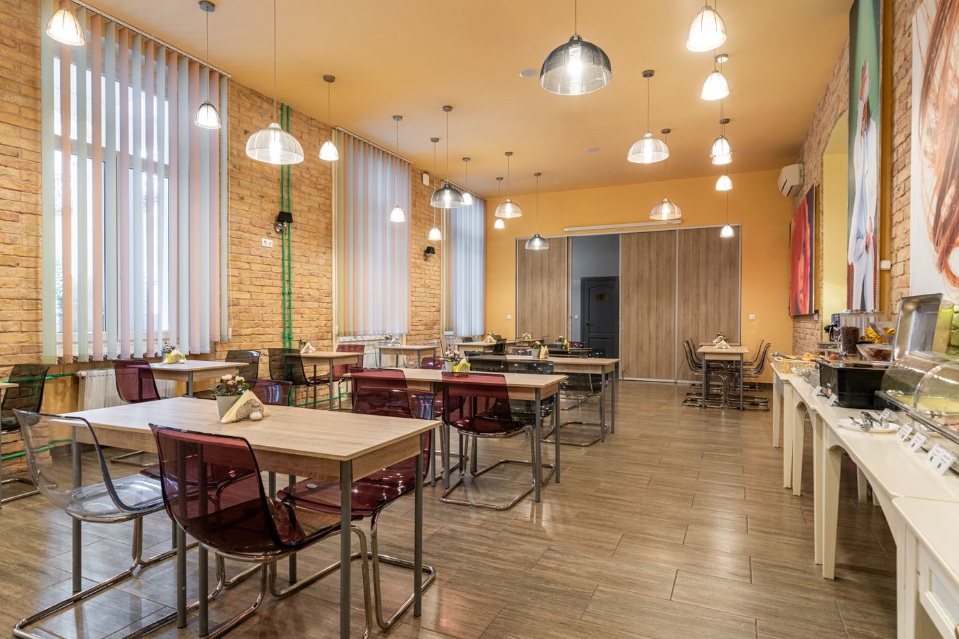 Full-Moon-Budapest-Restaurant-47