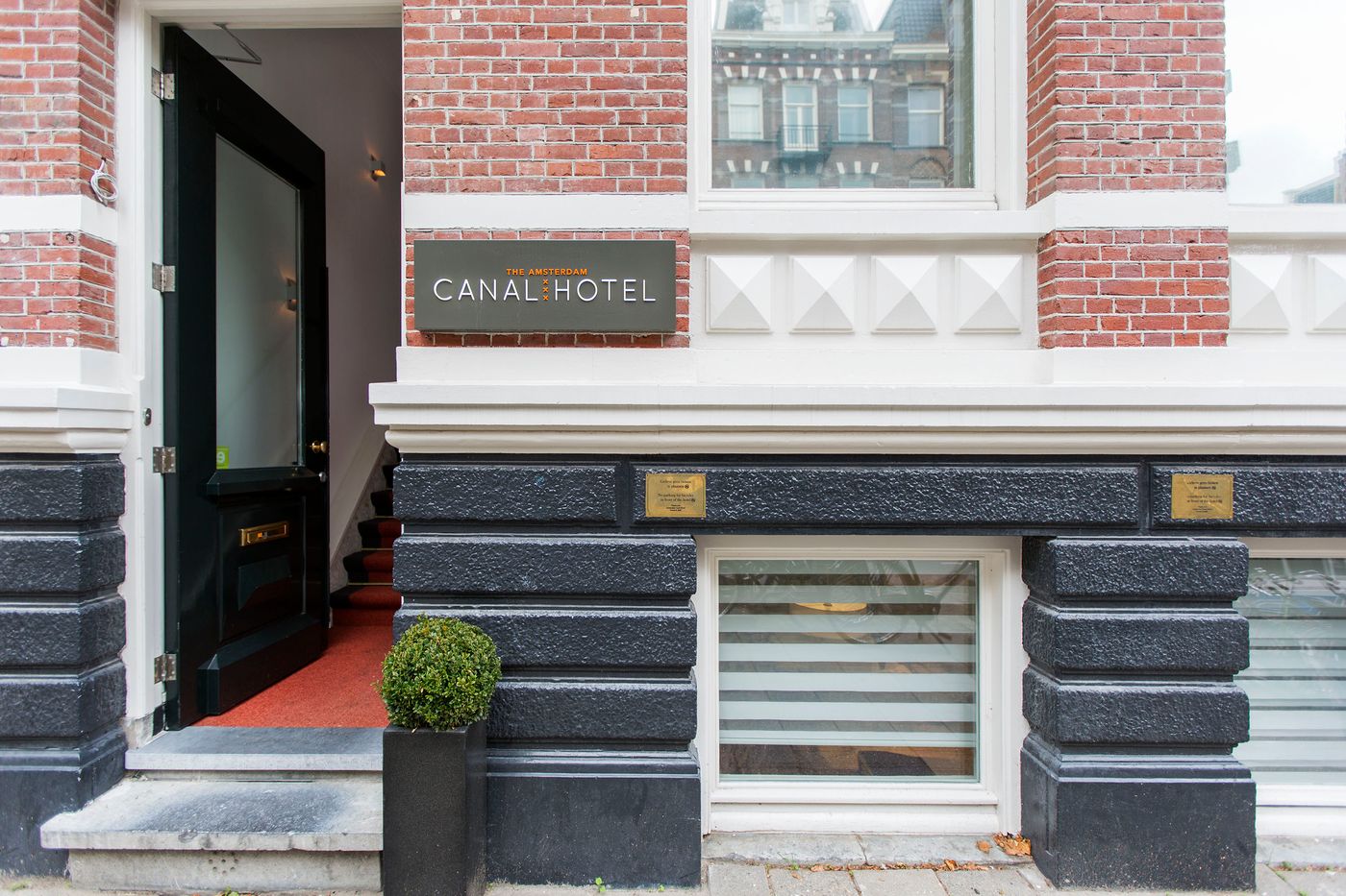 Amsterdam-Canal-Hotel-General-view-1