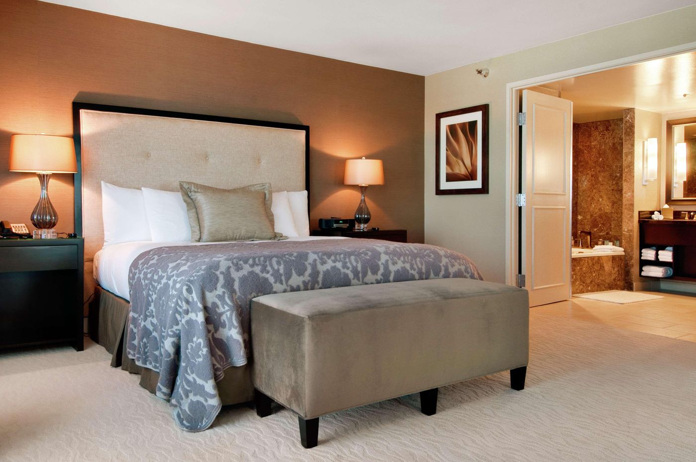 Hilton-Anaheim-Room-55