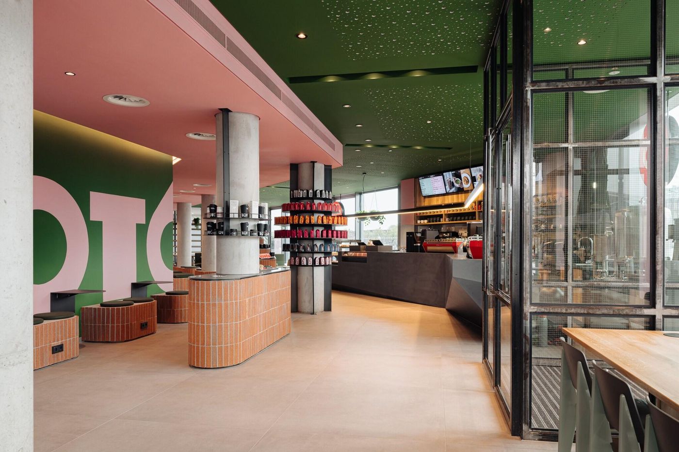 DoubleTree-by-Hilton-Amsterdam-Centraal-Station-Bar-25