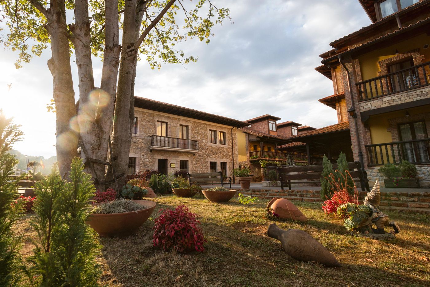 Maria Manuela-Spain-Benia De Onis-General view-1