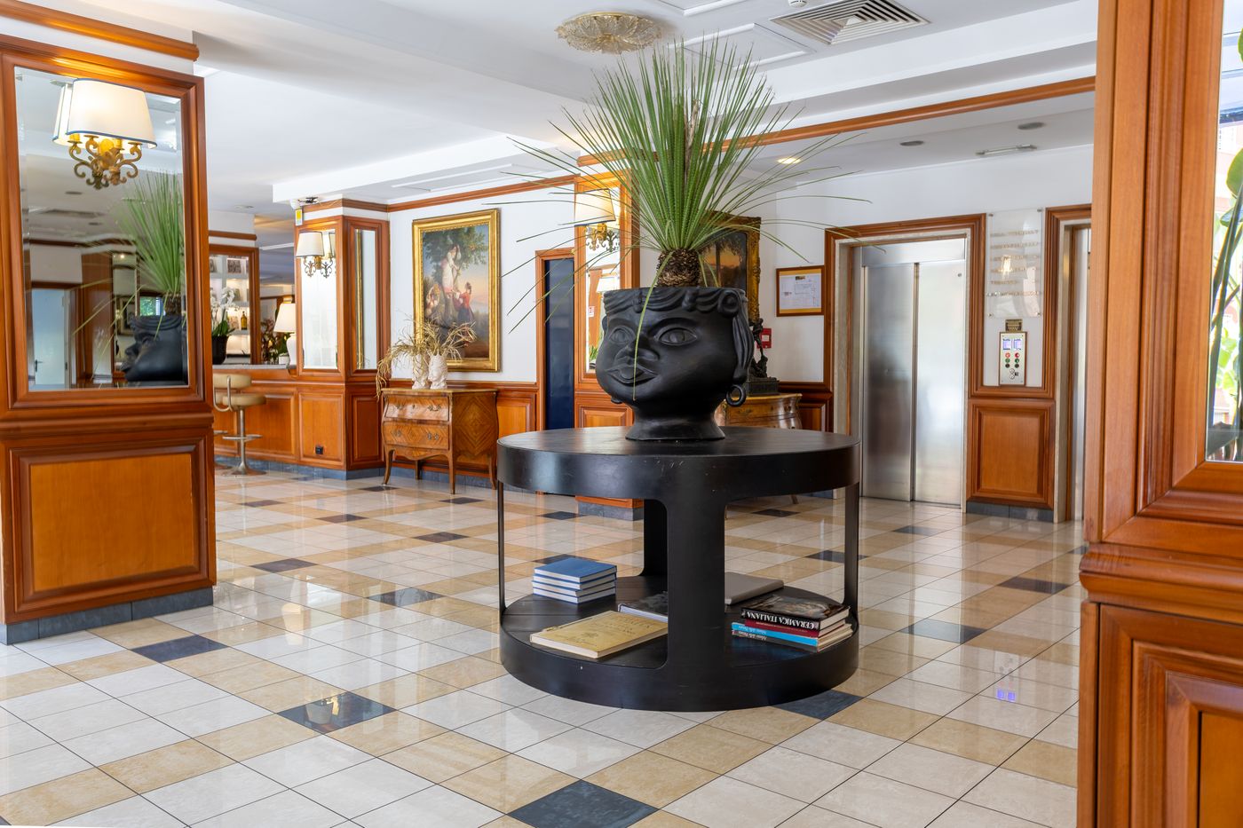 Grand-Hotel-Tiberio-Lobby-3