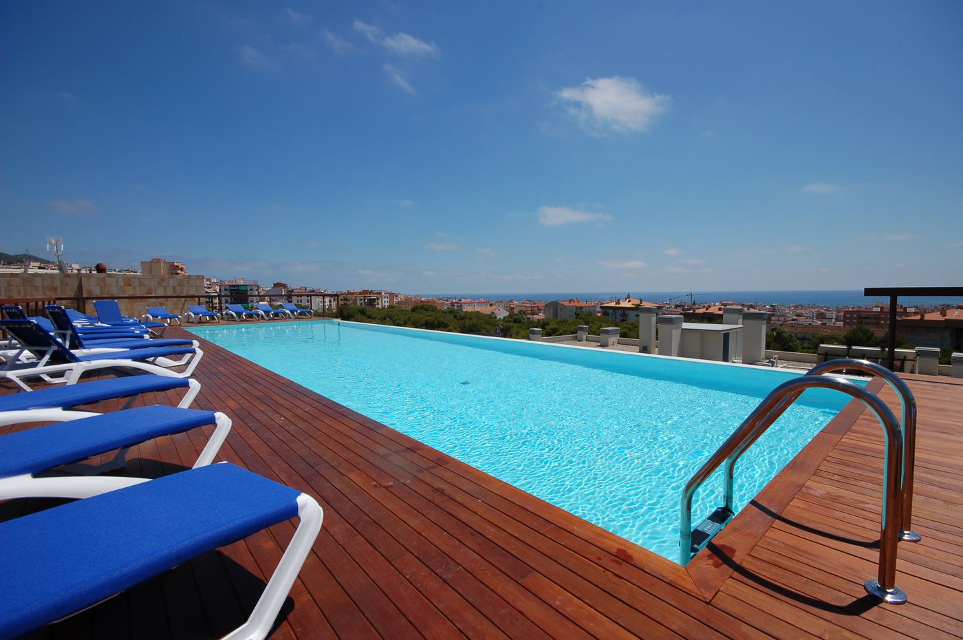 Resort-Sitges-Apartment-Pool-6