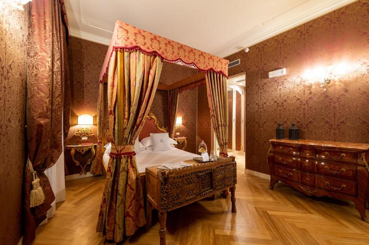 Antico-Doge---a-Member-of-Elizabeth-Hotel-Room-35