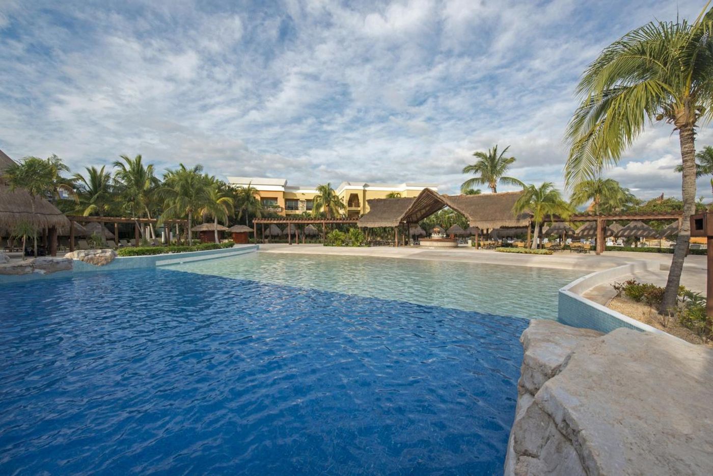 Iberostar-Selection-Paraiso-Maya-Suites-Pool-4