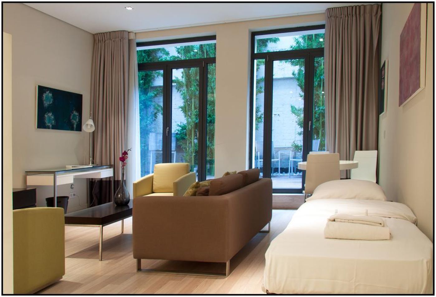 B-Aparthotel-Grand-Place-Room-3