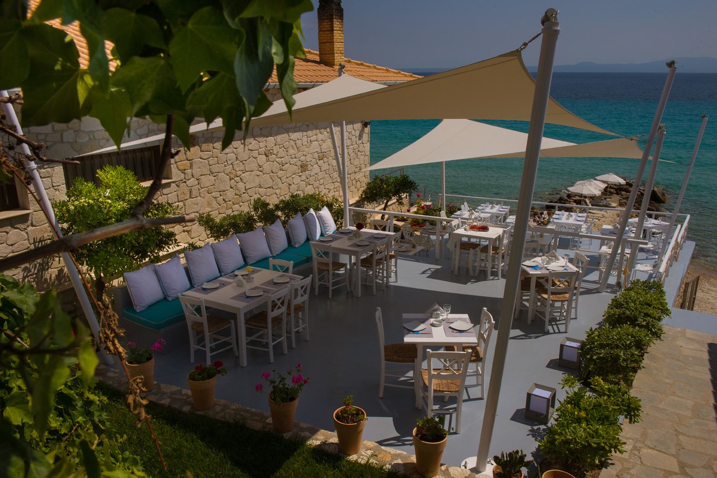 White-Suites-Restaurant-31