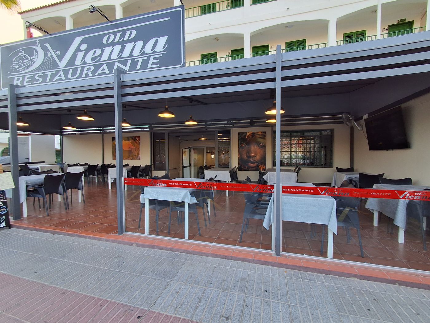 Las-Faluas-Restaurant-10