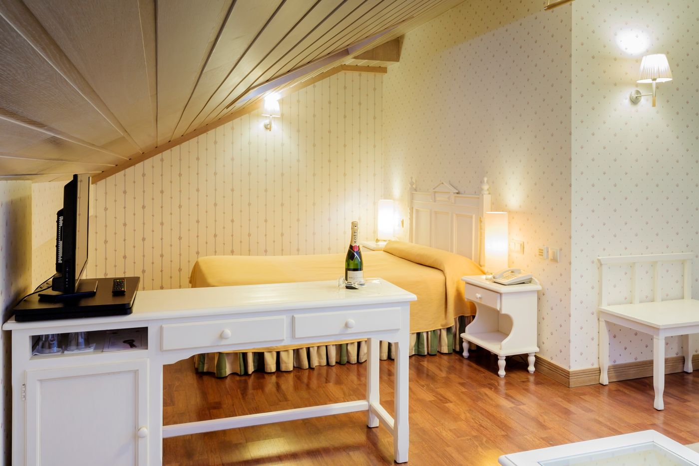 Azofra-Spain-BURGOS-Room-5