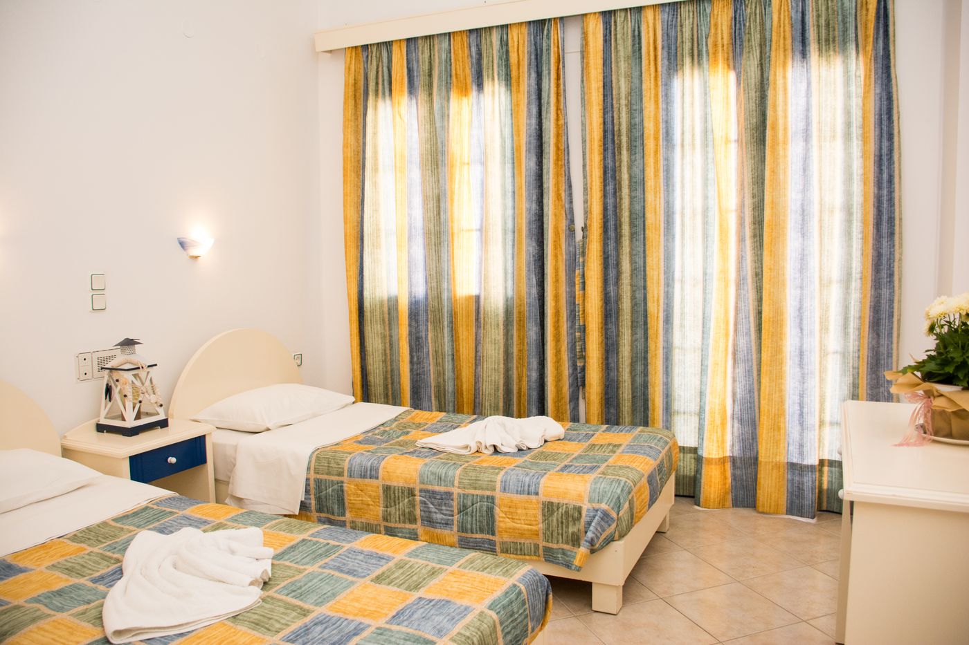 Uncle-George-Studios---Apartments-Room-10