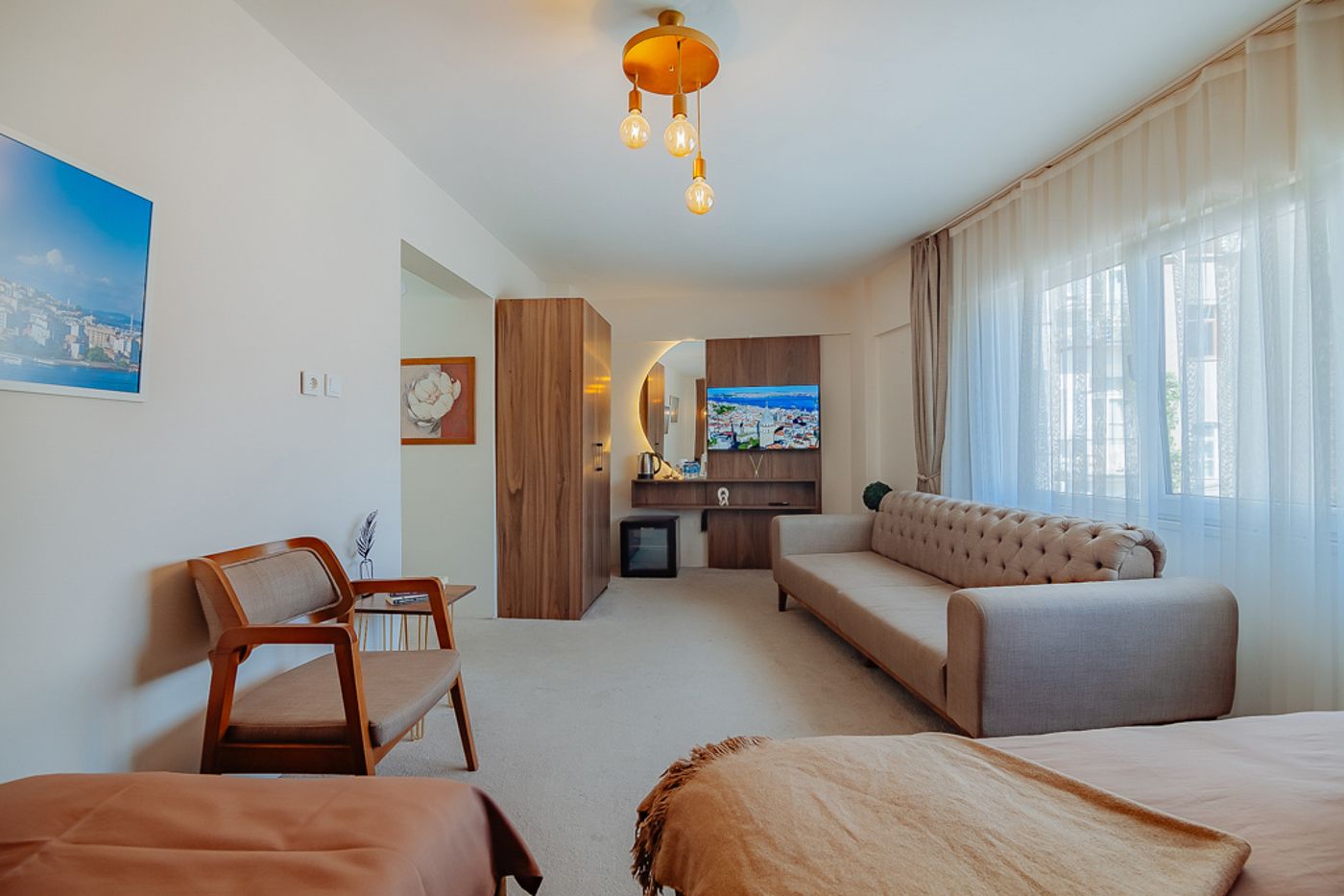 Ali-Khan-Hotel-Room-8