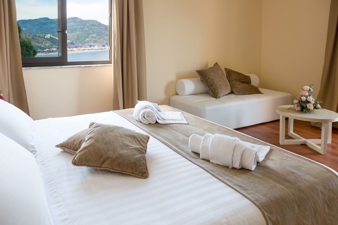 Villa-Esperia-Room-8