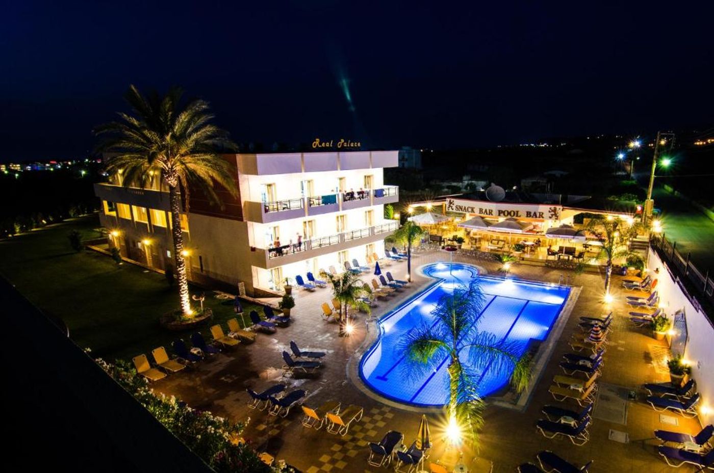 Real-Palace-Hotel---Studios-Lobby-7