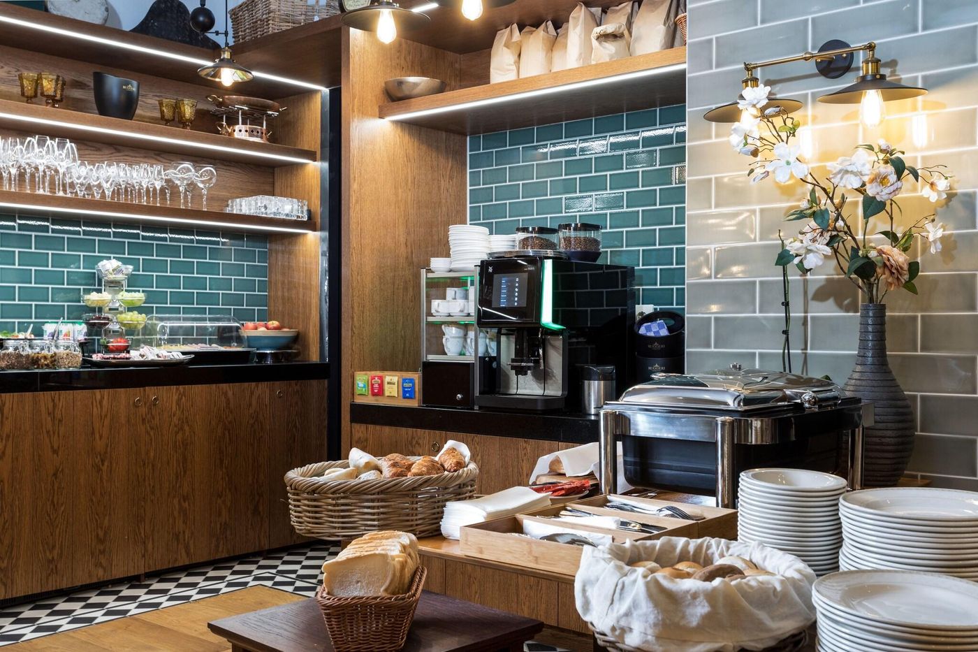 The-Hendrick-S-Hotel-Restaurant-13