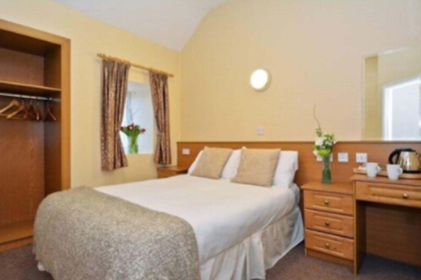 Celtic Lodge Guesthouse Restaurant Bar-Ireland-DUBLIN-Room-4