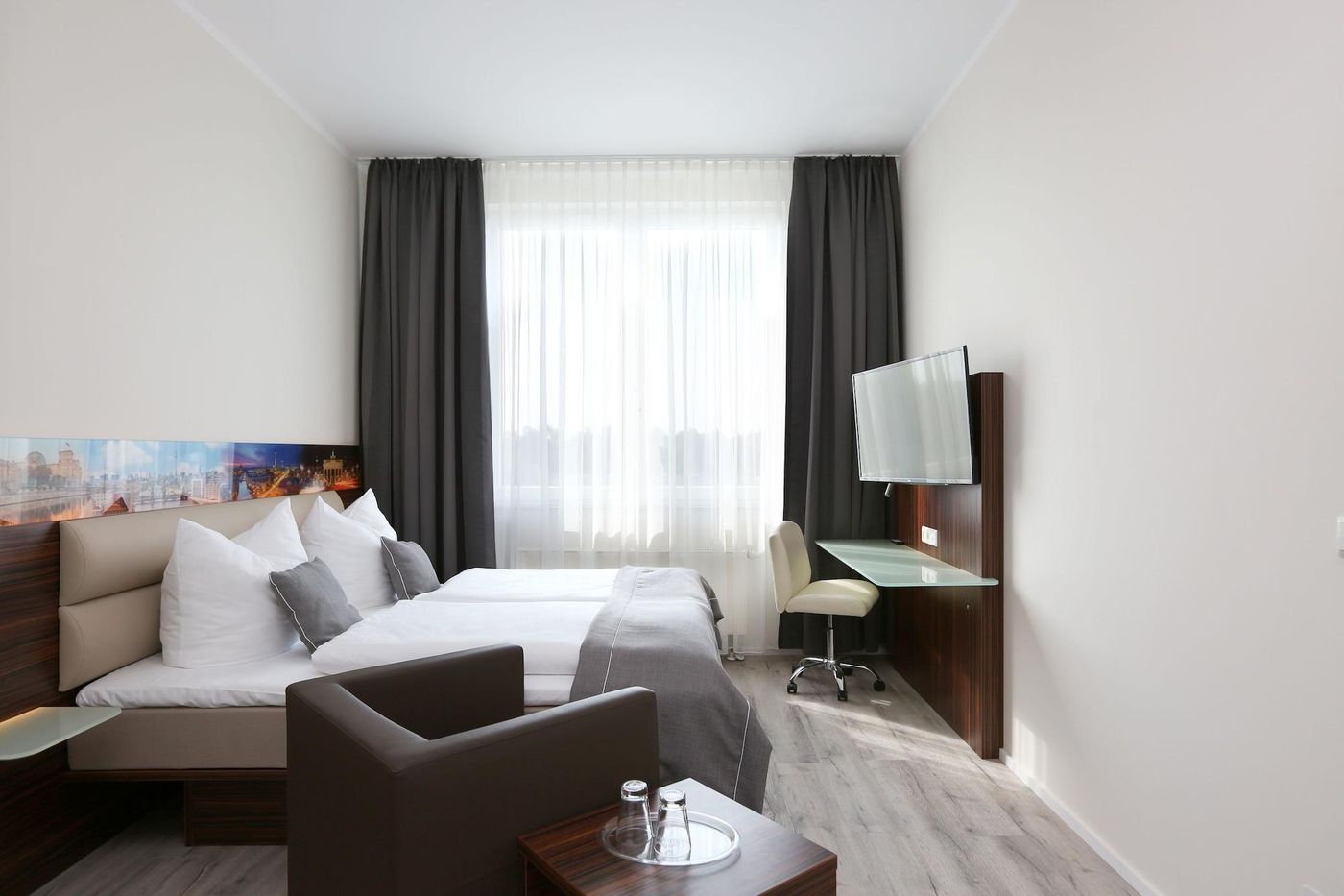 H24-Hoteltow-Room-8
