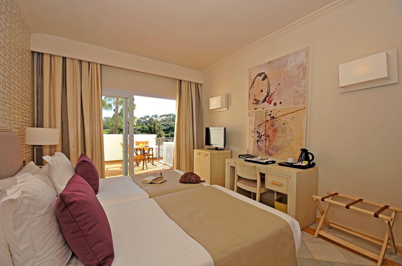 La-Cala-Resort-Room-28