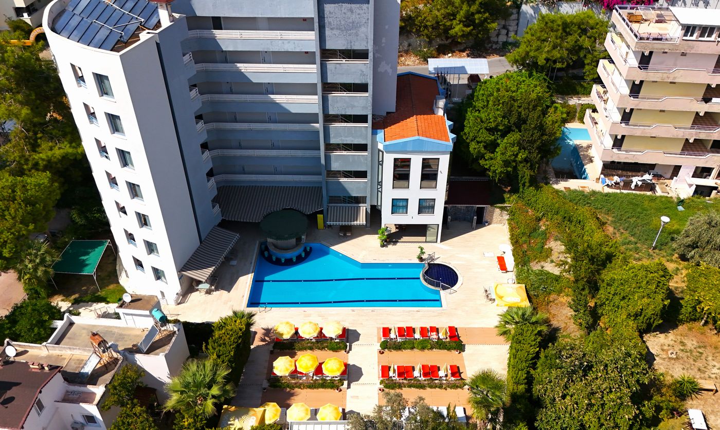 Happy-Apart-Hotel-Pool-6